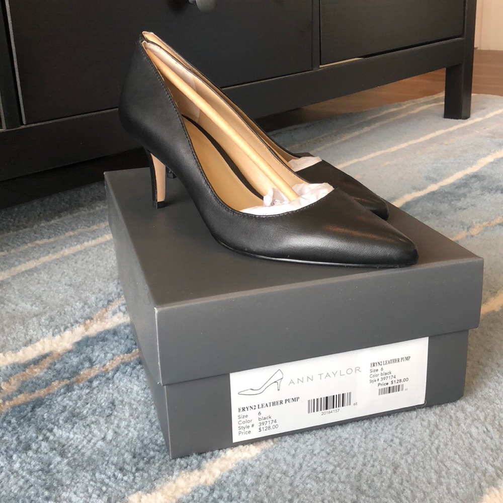 Ann Taylor Black Leather Eryn Pumps